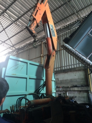 ขายเครนพับ3ตันครึ่งยี่ห้อ hiab พร้อมใช้งาน 180,000