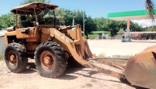 **305,000 บ.ต่อรอง/// รถตักล้อยาง JH30 เอวแข็ง **ขาย KOMATSU JH30B รถตักล้อยาง เอวแข็ง ยอดนิยม WHEEL LOADER KOMATSU JH30B รถตักล้อยาง เอวแข็ง ต่อแขน ขยายบุ้งกี๋ เรียบร้อย ตัก1-1.5คิว เครื่องเดิม ปั้มเดิม เกียร์ท็อร์ค เครื่อง DA220-4สูบ แน่นดี แรง ปั้มดี แ