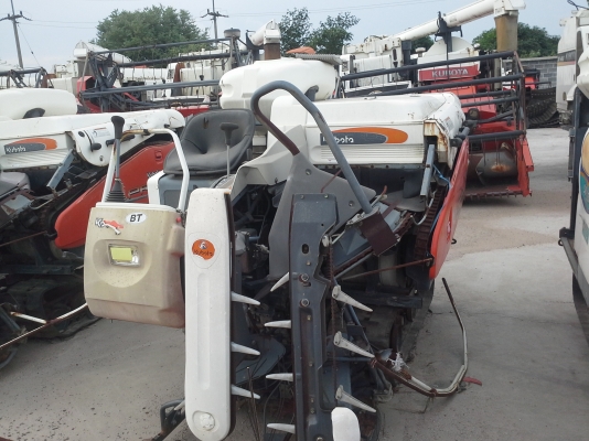 รถเกี่ยวเล็ก เหมา 5 คันเพียง 250,000 บาทซื้อแยกคันละ 65,000 บาท