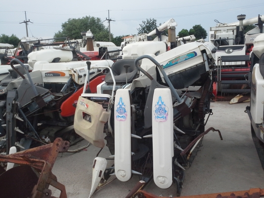 รถเกี่ยวเล็ก เหมา 5 คันเพียง 250,000 บาทซื้อแยกคันละ 65,000 บาท