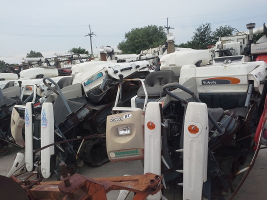 รถเกี่ยวเล็ก เหมา 5 คันเพียง 250,000 บาทซื้อแยกคันละ 65,000 บาท