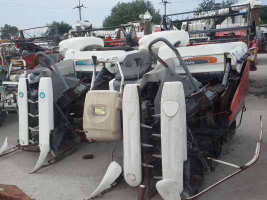 รถเกี่ยวเล็ก เหมา 5 คันเพียง 250,000 บาทซื้อแยกคันละ 65,000 บาท