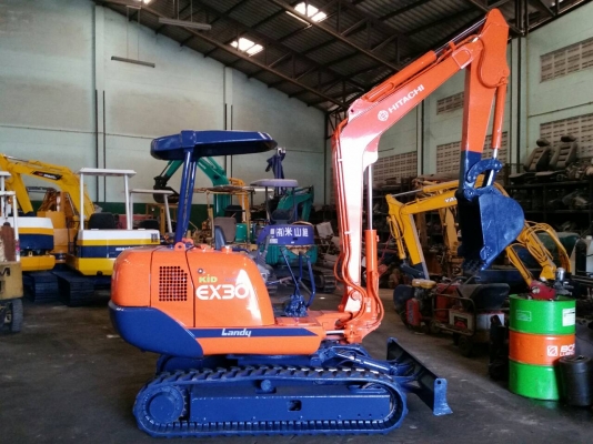 ขาย รถขุด HITACHI รุ่น EX30 มือสองญี่ปุ่น แทร็กยาง สภาพใหม่ สลักแน่นทั้งคัน เครื่องยนต์ อีซูซุ รุ่น 3KR2  ปั้มนิ้ว มือถือ/LINE ID : 0818753444