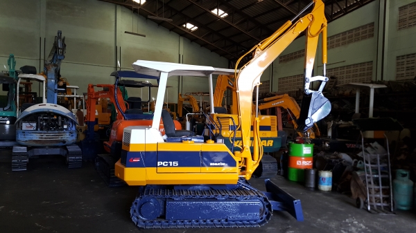 ขาย รถขุด KOMATSU รุ่น PC15 มือสองญี่ปุ่น สวย พร้อมใช้งาน  มือถือ/LINE ID: 0818753444