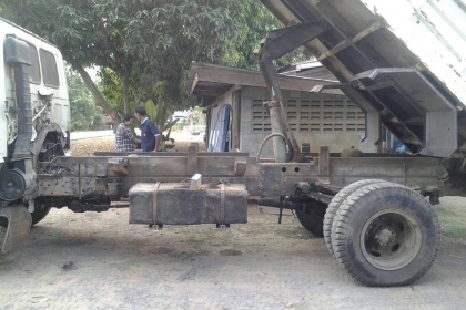 ขาย 6ล้อ ดั้มใหญ่ๆ อิซูสุ ร๊อกกี้195(6HE1)รถฝากขายอยู่สุพรรณสนใจโทรมาจะให้เบอร์ติดต่อโดยตรง)  แอร์ เพาเวอร์ เบรคทิพฟี่ ยาง900 ขอบ20 ช่วงล่างดี เครื่องแน่นแรงสะใจ แชสซีงามๆเดิมๆทั้งเส้น พร้อมใช้งาน เล่มทะเบียนพร้อมโอน