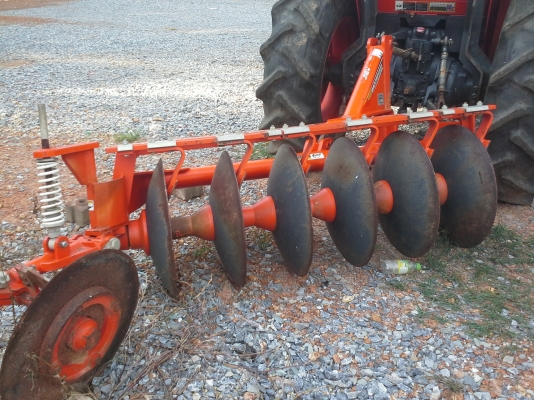 รถไถคูโบต้าขนาด 47 แรงม้า มีใบดัน+ผาน 6 ราคาเงินสด 425,000 บาท