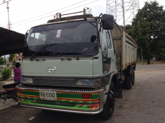 ขายHINO3H. 2เพลาดั้มเครื่องเดิมทุกอย่างเดิมๆหมดหัวสวยไม่เคยทำสี กระบะเนียม