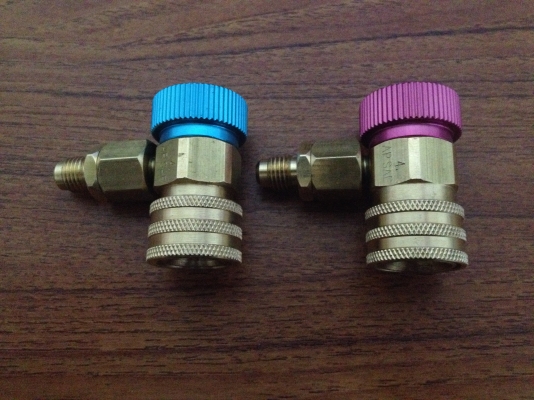 หัวต่อ เติมน้ำยาแอร์ R 134a หัวทองเหลือง จาก usa คู่ล่ะ 1800 บาท