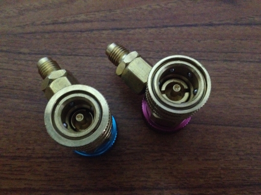 หัวต่อ เติมน้ำยาแอร์ R 134a หัวทองเหลือง จาก usa คู่ล่ะ 1800 บาท