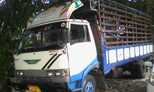 ขายรถบรรทุก6ล้อ ฮีโน่ KM 117แรง ยาว5.5oเมตร สภาพพร้อมใช้ ขาย170,000 บาท