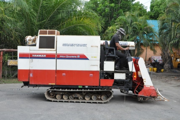 ขายรถเกี่ยว นวดข้าวYANMAR M5 ดีเซล3สูบ สวยเดิมจากญี่ปุ่น 165,000เท่านั้น!!