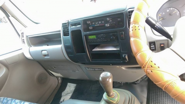 6ล้อป้ายเล็ก TOYOTA ไม่ติดเวลาเครื่อง 15B ยาว 3.40  ติดแก็ส LPG ลงเล่มแล้ว