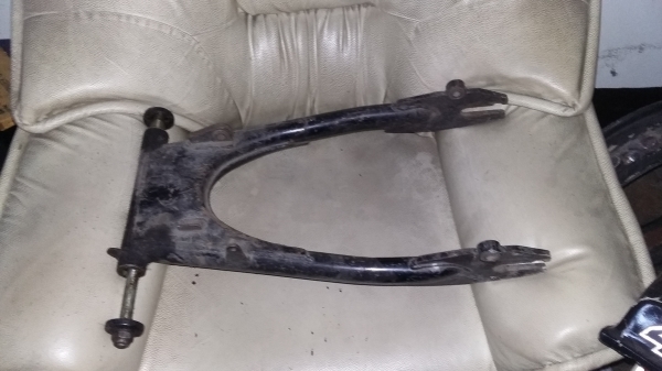 ขายสวิงอาร์ม sr400 1500 บาท