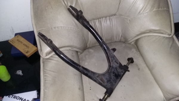 ขายสวิงอาร์ม sr400 1500 บาท