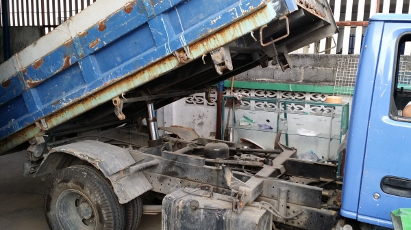 ขายรถดั็ม6ล้อNKRแจ้ง6ล้อลงในเล่มแล้วไม่ติดเวลาป้ายเล็ก4300cc130แรงดีเซลยกตั็มได้3ด้าน