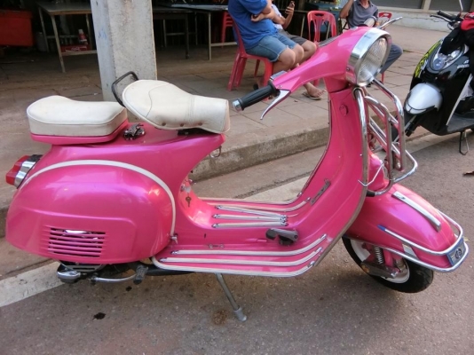 ขายเวสป้าสปริ้น150แรงๆสีสวยๆเครื่องดีดี37000ต่อรองได้ครับ