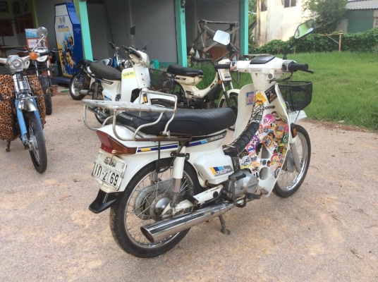 ดรีมคุรุสภาขาวๆอวบๆสภาพพร้อมวิ่งทริปทะเบียนโอนเดิมๆถูกๆ13500บาท