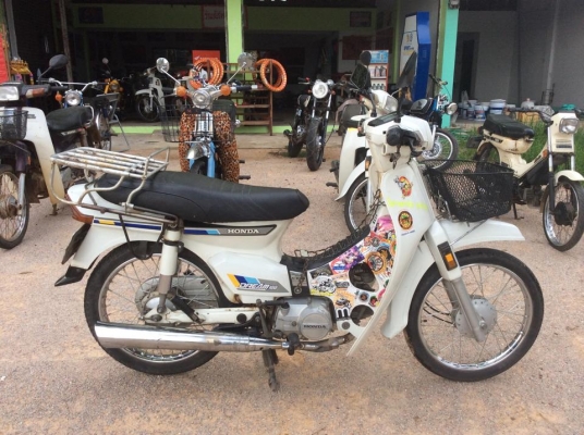 ดรีมคุรุสภาขาวๆอวบๆสภาพพร้อมวิ่งทริปทะเบียนโอนเดิมๆถูกๆ13500บาท