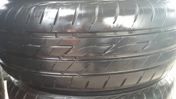 ขายยาง215 60 15 ปลายปี14บิสโตนชุดละ6500