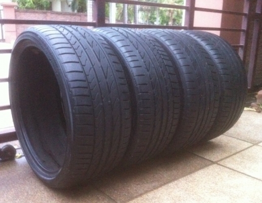 ยาง Bridgestone 235 35 19 ปี09 ดอกเต็มๆ