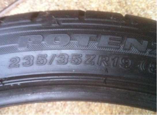 ยาง Bridgestone 235 35 19 ปี09 ดอกเต็มๆ