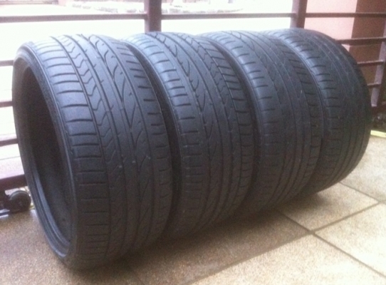 ยาง Bridgestone 235 35 19 ปี09 ดอกเต็มๆ