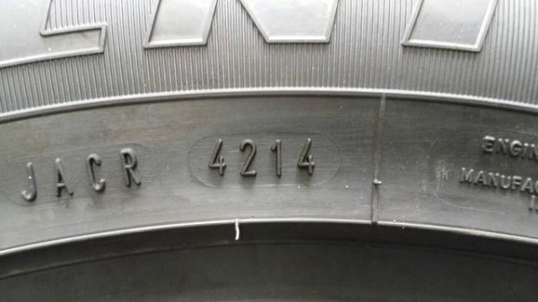 ยางใหม่ Goodyear Excellonce เบอร์ 215 45 17 เส้นล่ะ 2,000 บาท ราคานี้พิเศษสุดๆ ยางบริษัทรับประกัน 2ปีนับแต่วันที่ใส่ยาง มีมาไม่เยอะ หมดแล้วหมดเลย