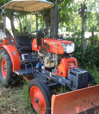 ขายรถไถคูโบต้า 14 แรง 276 ชั่่วโมง พร้อมอุปกรณ์ ใบดัน ล้อเหล็กกันจม คราด หาง 3 ตราช้างี