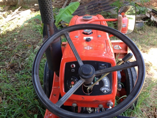 ขายรถไถคูโบต้า 14 แรง 276 ชั่่วโมง พร้อมอุปกรณ์ ใบดัน ล้อเหล็กกันจม คราด หาง 3 ตราช้างี