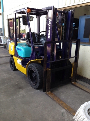 +++ ขายโฟล์คลิฟท์  KOMATSU FD30-14  ขนาด 3  ตัน  เครื่องยนต์ดีเซล  เสา  3  เมตร  เกียร์ธรรมดา  ยางลม