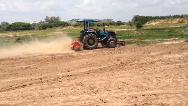 ขายรถไถ Kubota L1-24 (4WD) มีภาพวีดีโอ ราคา 125,000 บาท พร้อมอุปกรณ์ 4 รายการ มีดันหน้า มีผานหลัง โร ขายรถไถ Kubota L1-24 (4WD) มีภาพวีดีโอ ราคา 125,000 บาท พร้อมอุปกรณ์ 4 รายการ มีดันหน้า มีผานหลัง โร
