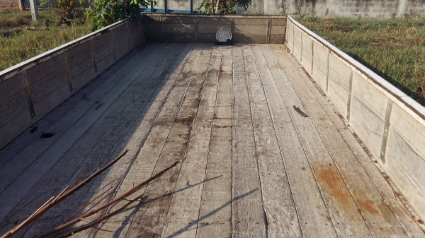 กระบะ หกล้อ มือสอง ยาว 5 เมตร//กว้าง 2.20เมตร//สูง 40 ซม. พื้นไม้ ถอดออกจากฮี่โน่ ตกแต่งอีกนิดหน่อย สภาพใช้ได้ ***ขายไม่แพง*** โทร 081 074 5778 ลุงโหนกรับสายจ้า