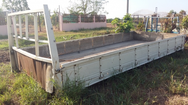 กระบะ หกล้อ มือสอง ยาว 5 เมตร//กว้าง 2.20เมตร//สูง 40 ซม. พื้นไม้ ถอดออกจากฮี่โน่ ตกแต่งอีกนิดหน่อย สภาพใช้ได้ ***ขายไม่แพง*** โทร 081 074 5778 ลุงโหนกรับสายจ้า