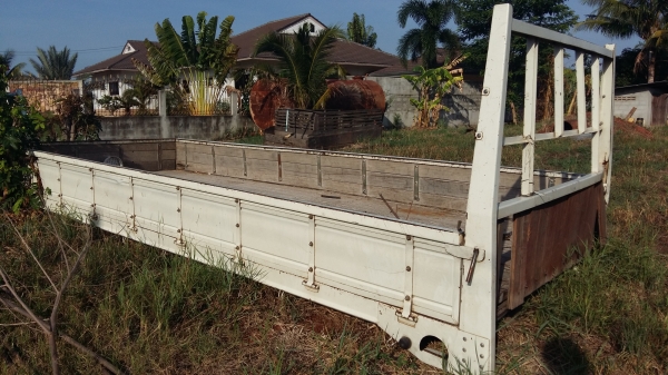 กระบะ หกล้อ มือสอง ยาว 5 เมตร//กว้าง 2.20เมตร//สูง 40 ซม. พื้นไม้ ถอดออกจากฮี่โน่ ตกแต่งอีกนิดหน่อย สภาพใช้ได้ ***ขายไม่แพง*** โทร 081 074 5778 ลุงโหนกรับสายจ้า