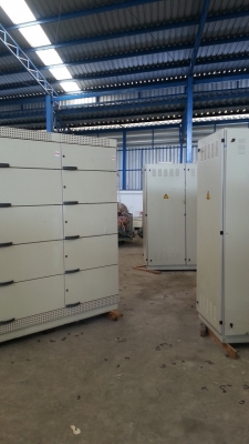 ขายตู้ไฟใน 1 ตู้ 3ช่องมีเมนใหญ่ 800 A 1 ตัว ลูกย่อย 40A 60 ตัวมีจำนวน 16 ตู้ราคาตู้ละ 70,000 บาท