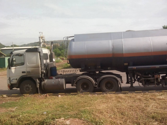 ต้องการขายด่วนราคาพิเศษ หัวลากvolvo fm10 320 hp พร้อมหางเเท๊งค์ sutee