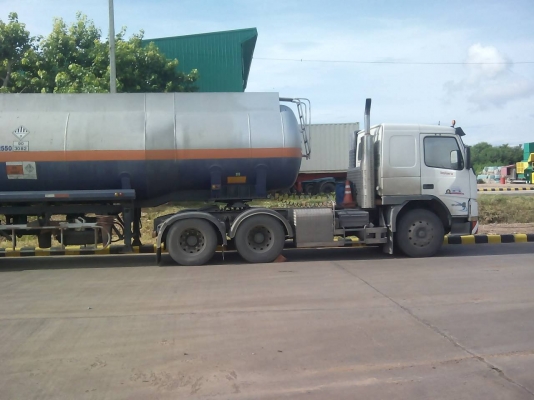 ต้องการขายด่วนราคาพิเศษ หัวลากvolvo fm10 320 hp พร้อมหางเเท๊งค์ sutee