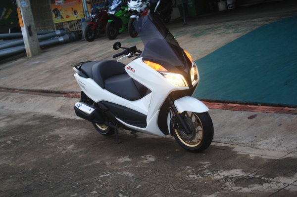 __FORZA300 สีขาว สภาพสวย วิ่งน้อย 99,000 ฿__