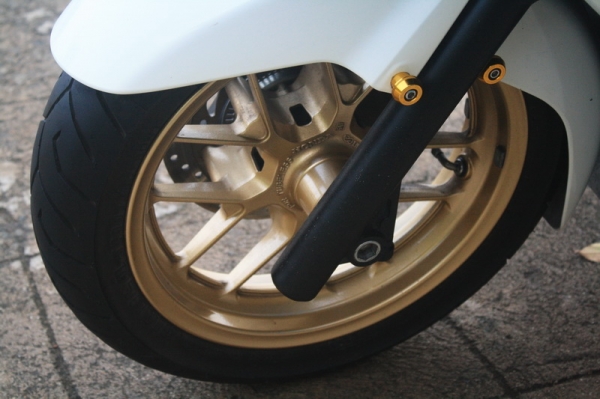 __FORZA300 สีขาว สภาพสวย วิ่งน้อย 99,000 ฿__