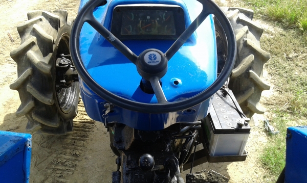 ขายรถไถนิวฮอนแลน 5630 สามสูบมีแต่ตัวรถ