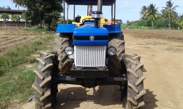 ขายรถไถนิวฮอนแลน 5630 สามสูบมีแต่ตัวรถ