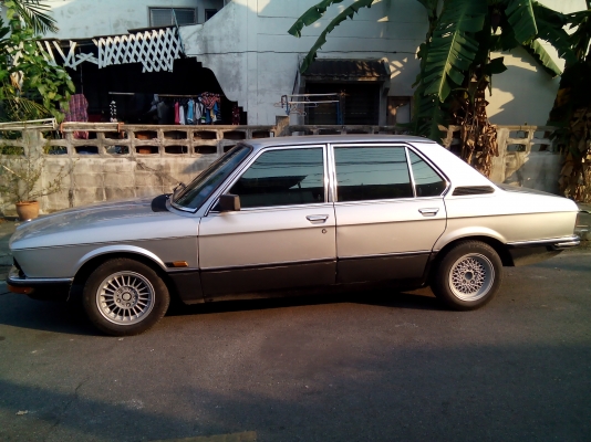 BMW520 E12