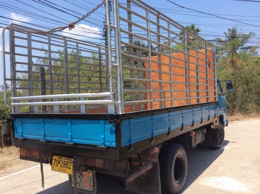 .ISUZU 6ล้อ (NPR) ช่วงล่างF หน้า-หลัง เครื่องดี ครัทซีสวย ไม่ผุ พื้นกะบะปูเหล็กเรียบร้อย ขาย300,000 บาท(ศุภากร 081-4252943)