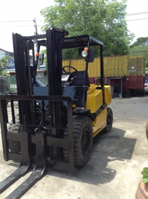 +++ ขายโฟล์คลิฟท์  YALE  FD40  ขนาด  4  ตัน  เครื่องยนต์ดีเซล  เสา  3  เมตร  เกียร์ออโตเมติค  ยางตัน