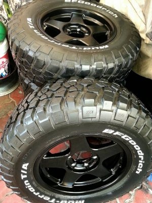 ขายยาง  BF MUD KM2  265 x 70 x 17  พร้อมล้อ