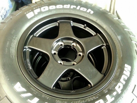 ขายยาง  BF MUD KM2  265 x 70 x 17  พร้อมล้อ