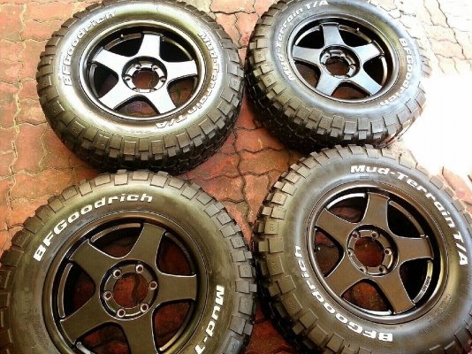 ขายยาง  BF MUD KM2  265 x 70 x 17  พร้อมล้อ