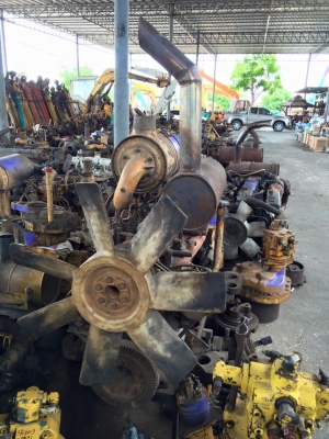 เครื่อง 6D150 Komatsu เก่าใน  ราคา 70,000 บาท  ติดเครื่องลองได้