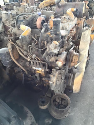 เครื่อง 4D105 komatsu เก่าใน  มี 2 ตัว ตัวละ 60,000 บาท  ติดเครื่องลองได้