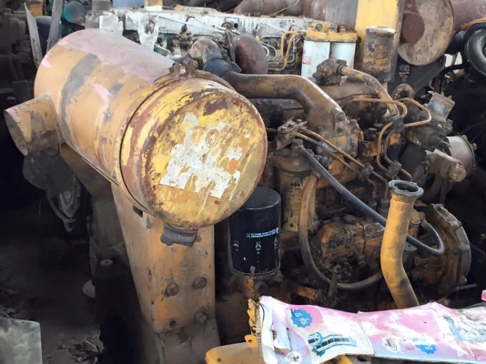 เครื่อง 4D105 komatsu เก่าใน  มี 2 ตัว ตัวละ 60,000 บาท  ติดเครื่องลองได้